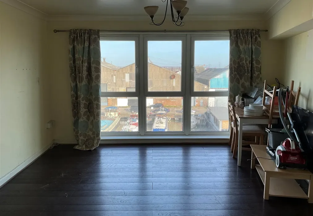 Dining Area - Admirals Way, Gravesend, Kent - Wards of Kent