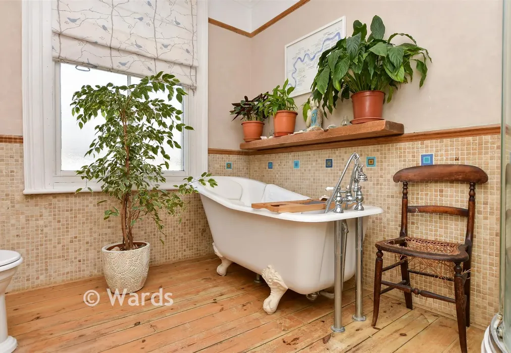 Bathroom - Manor Road, St Nicholas At Wade, Birchington, Kent - Wards of Kent