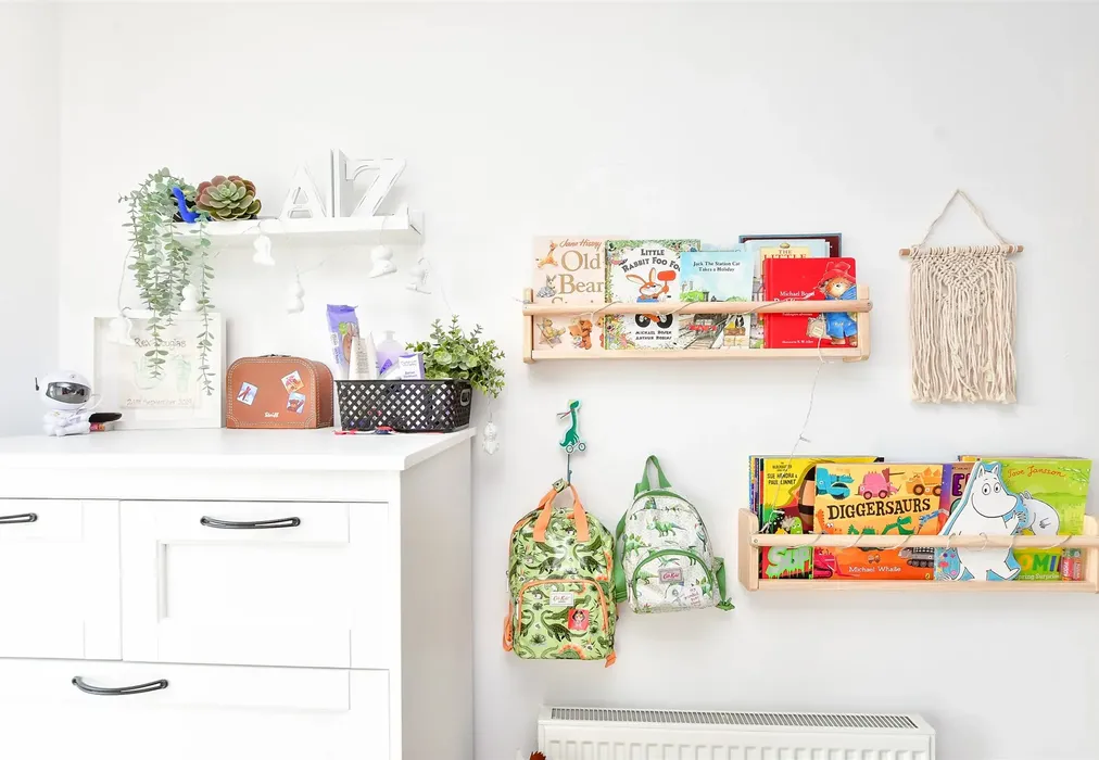 Internal Lifestyle Photograph - Burrage Road, Redhill, Surrey - Wards of Kent