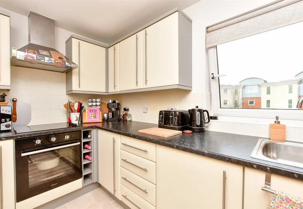 Kitchen - Burrage Road, Redhill, Surrey - Wards of Kent