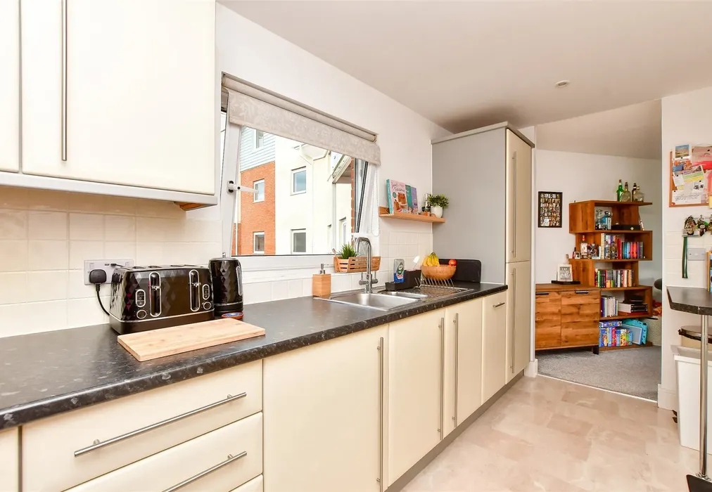 Kitchen - Burrage Road, Redhill, Surrey - Wards of Kent