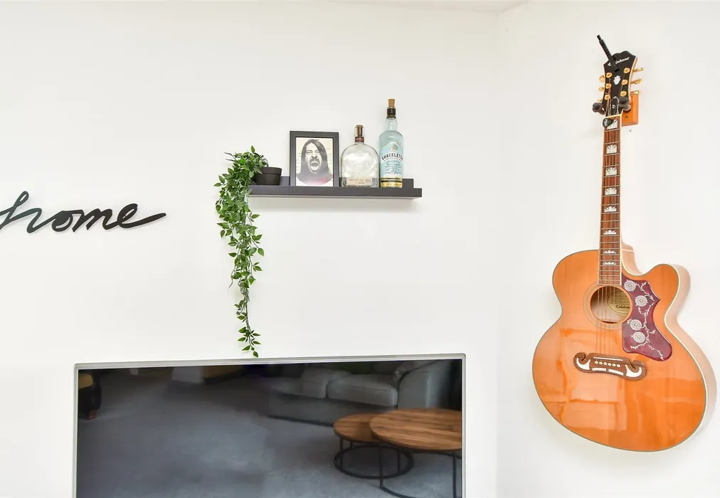 Internal Lifestyle Photograph - Burrage Road, Redhill, Surrey - Wards of Kent