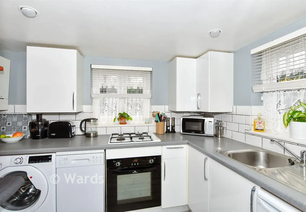 Kitchen - Kettle Lane, East Farleigh, Maidstone, Kent - Wards of Kent