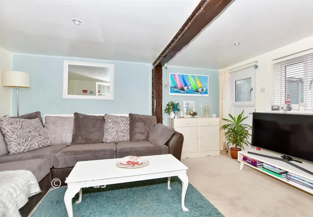 Lounge - Kettle Lane, East Farleigh, Maidstone, Kent - Wards of Kent