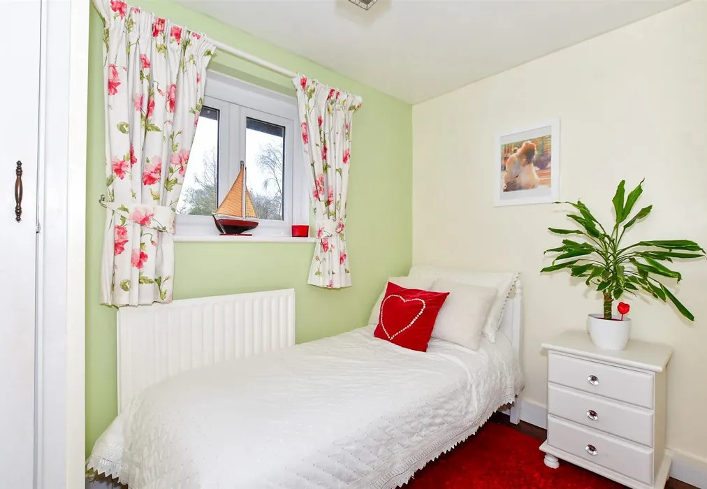 Bedroom 2 - Kettle Lane, East Farleigh, Maidstone, Kent - Wards of Kent