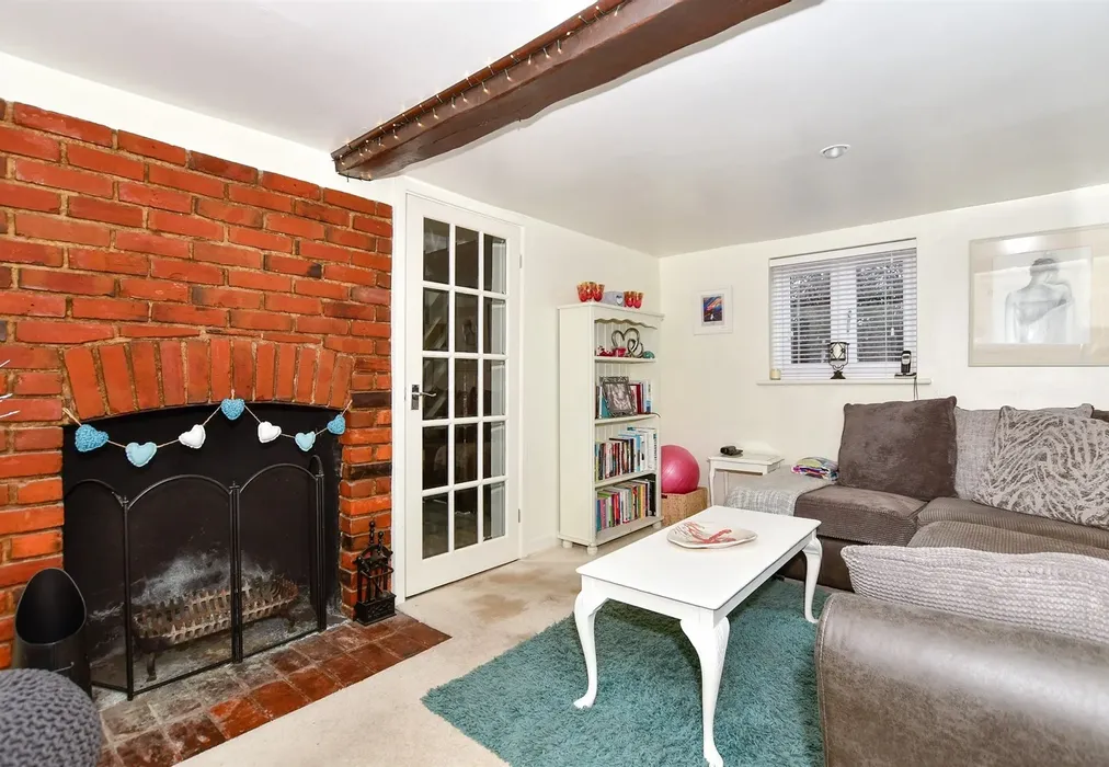 Lounge - Kettle Lane, East Farleigh, Maidstone, Kent - Wards of Kent