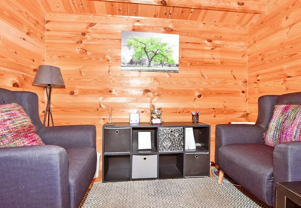 Workshop/Outbuildings - Kettle Lane, East Farleigh, Maidstone, Kent - Wards of Kent