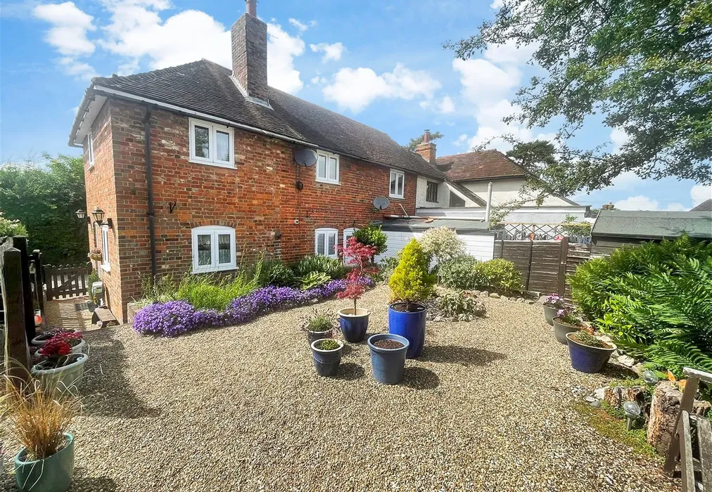 Rear Garden - Kettle Lane, East Farleigh, Maidstone, Kent - Wards of Kent