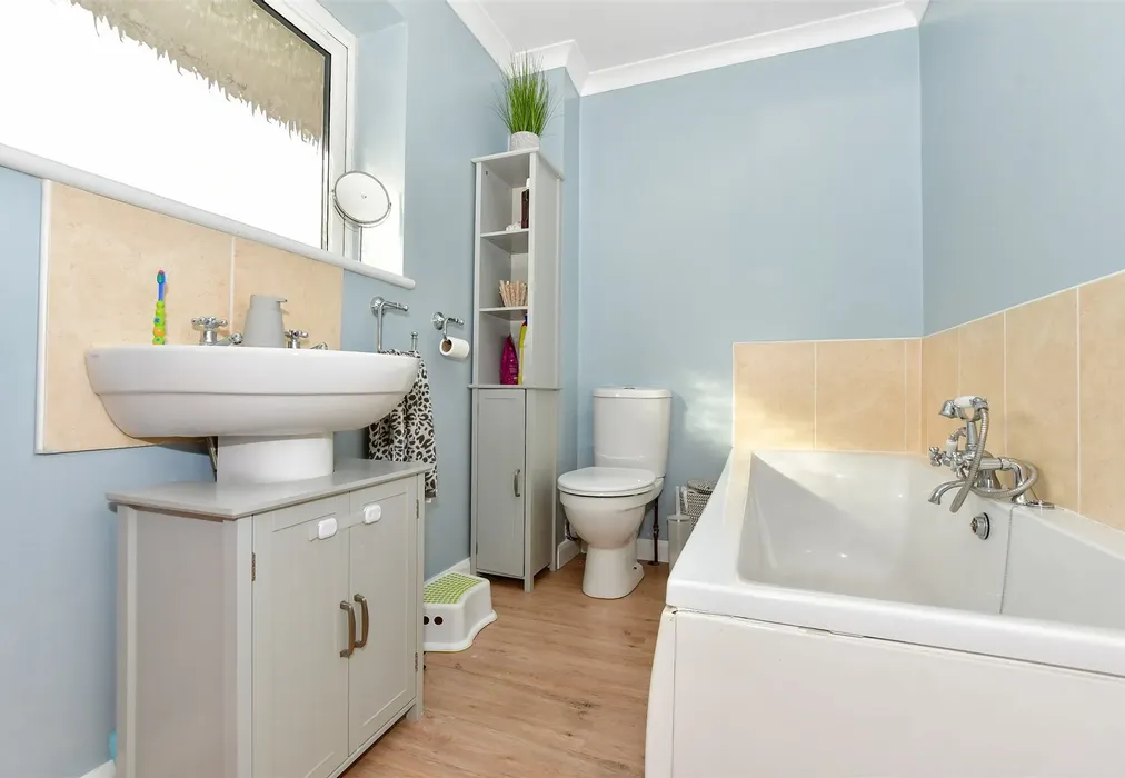 Bathroom - Windmill Road, Whitstable, Kent - Wards of Kent