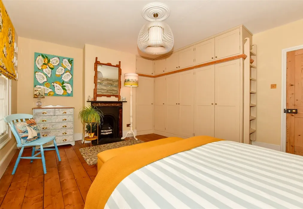 Bedroom 1 - Canterbury Road, Whitstable, Kent - Wards of Kent