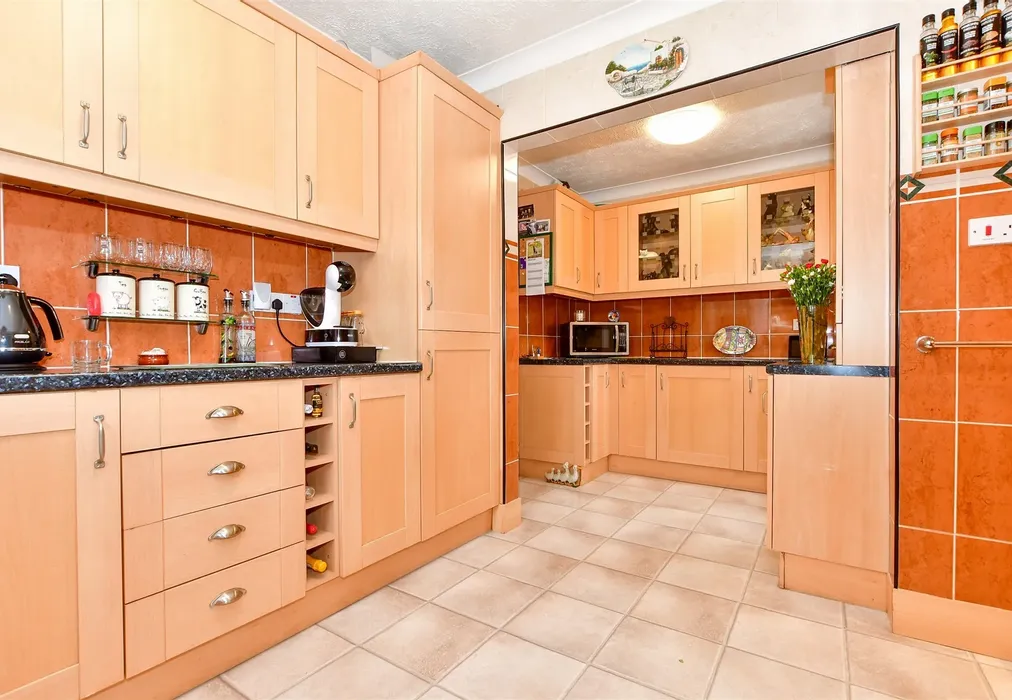 Kitchen - Grand Avenue, Littlehampton, West Sussex - Wards of Kent