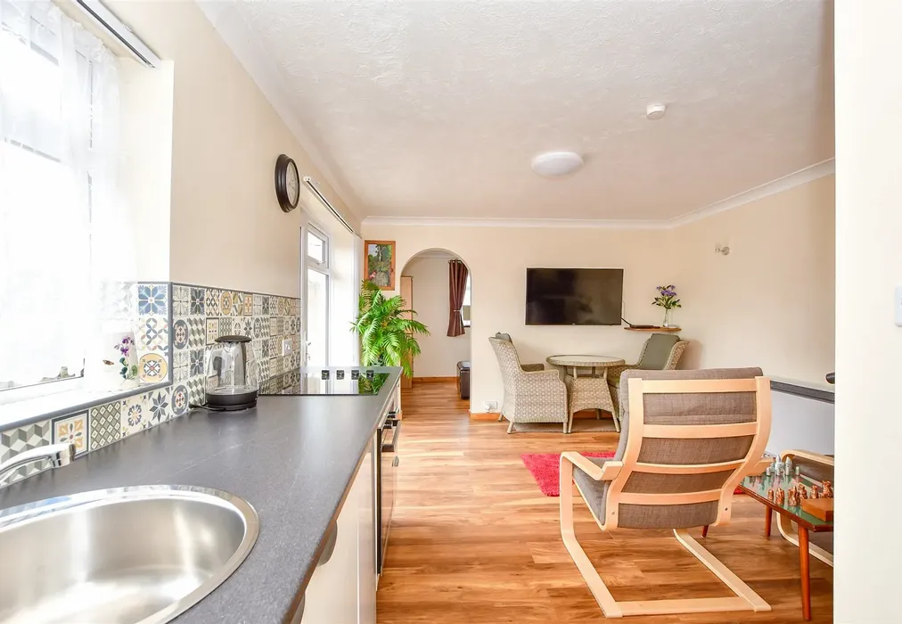 Family Room - Grand Avenue, Littlehampton, West Sussex - Wards of Kent