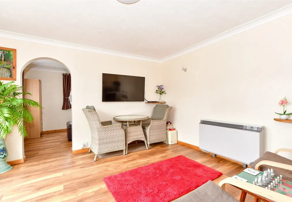Family Room - Grand Avenue, Littlehampton, West Sussex - Wards of Kent