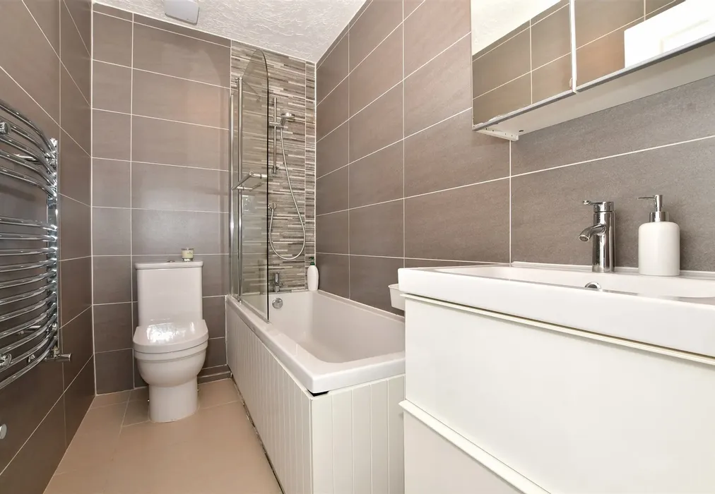 Bathroom - Franklin Way, Croydon, Surrey - Wards of Kent