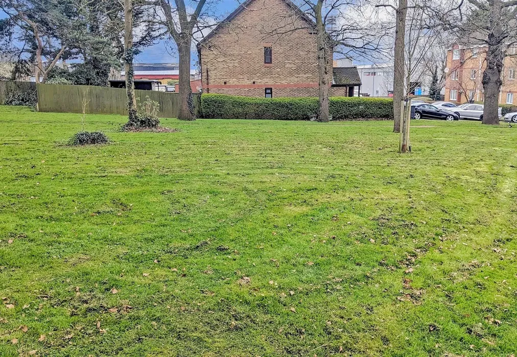 Communal Gardens - Franklin Way, Croydon, Surrey - Wards of Kent