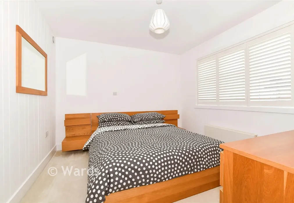Bedroom 2 - Carlton Close, Kings Hill, West Malling, Kent - Wards of Kent