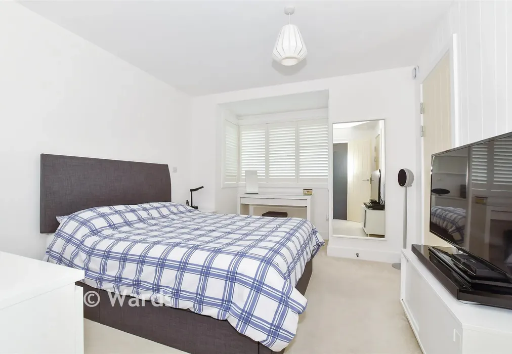 Bedroom 1 - Carlton Close, Kings Hill, West Malling, Kent - Wards of Kent