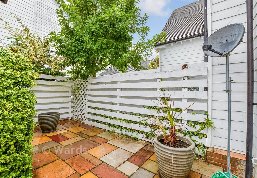 Rear Garden - Carlton Close, Kings Hill, West Malling, Kent - Wards of Kent
