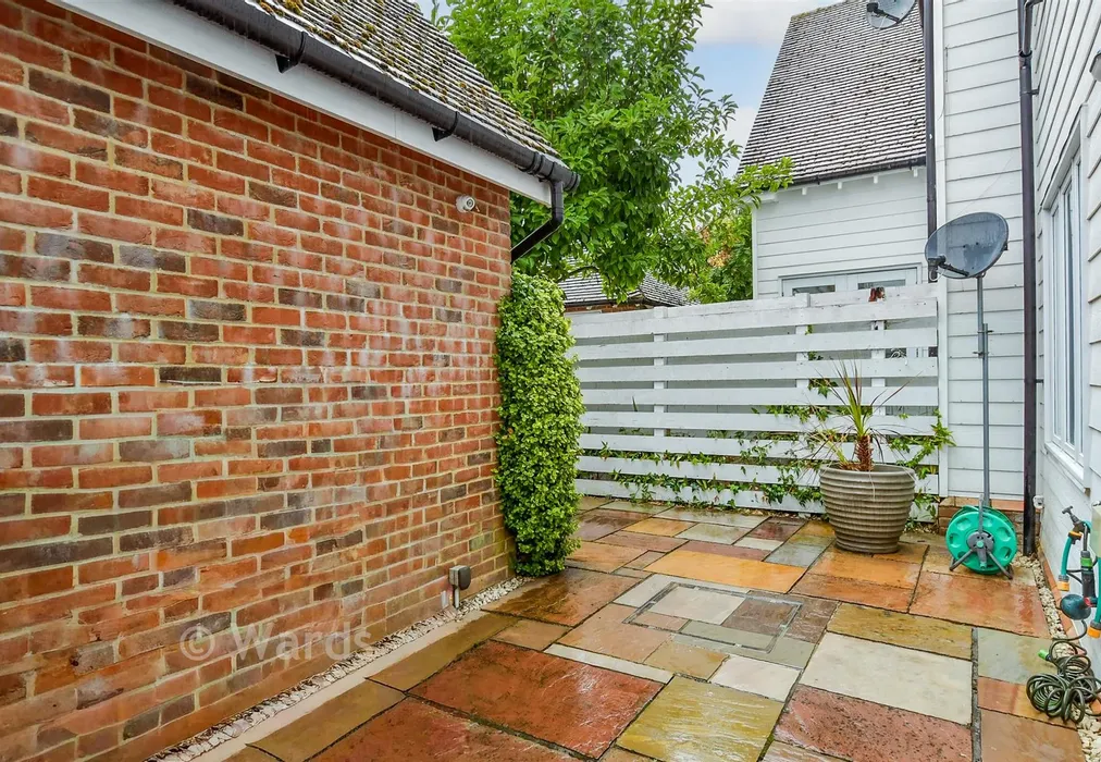 Rear Garden - Carlton Close, Kings Hill, West Malling, Kent - Wards of Kent