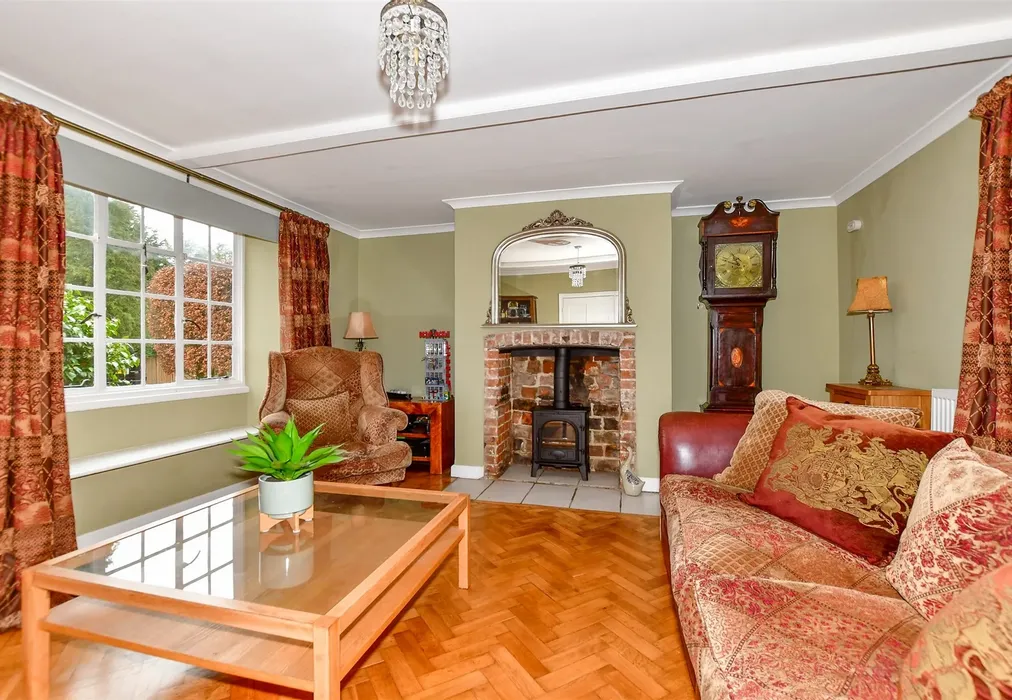 Family Room - Barnsole Road, Staple, Canterbury, Kent - Wards of Kent