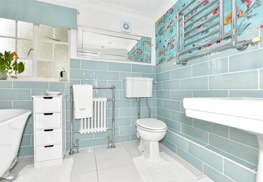 Bathroom - Barnsole Road, Staple, Canterbury, Kent - Wards of Kent