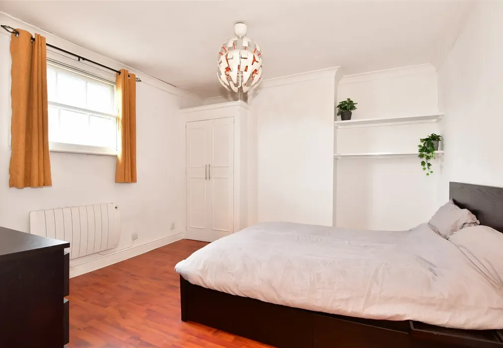Bedroom 1 - The Broadway, Maidstone, Kent - Wards of Kent