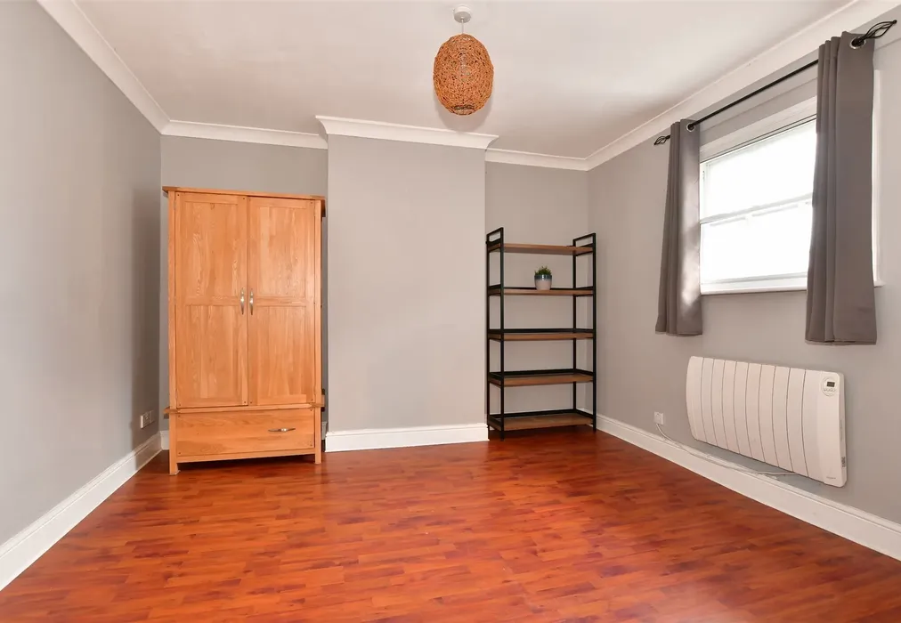 Bedroom 2 - The Broadway, Maidstone, Kent - Wards of Kent