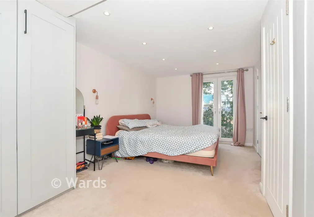 Bedroom 1 - Downs Close, Headcorn, Kent - Wards of Kent