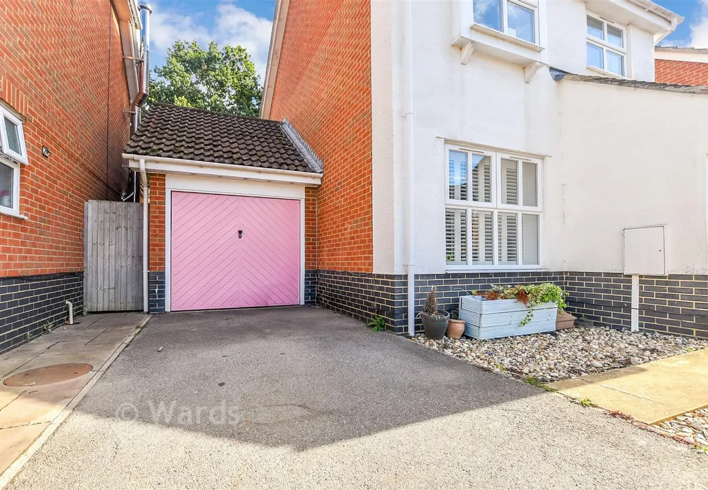 Driveway/Parking - Downs Close, Headcorn, Kent - Wards of Kent