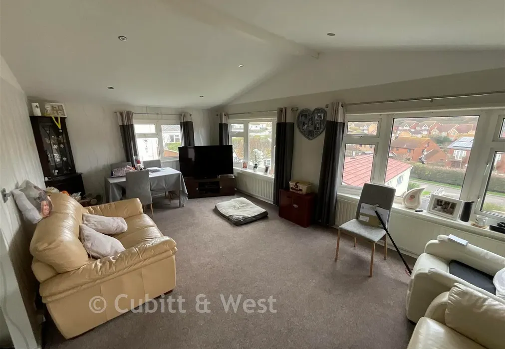 Lounge - Court Farm Road, Newhaven, East Sussex - Wards of Kent