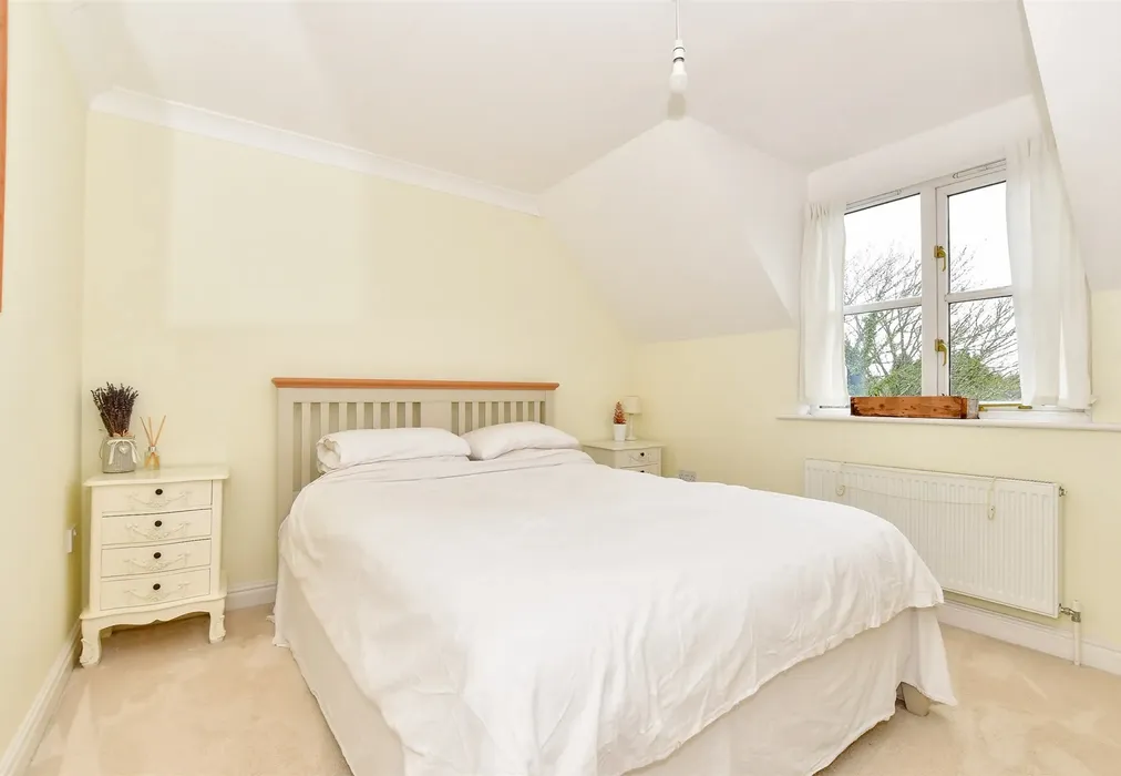 Bedroom 1 - Bartletts Close, Newchurch, Sandown, Isle of Wight - Wards of Kent