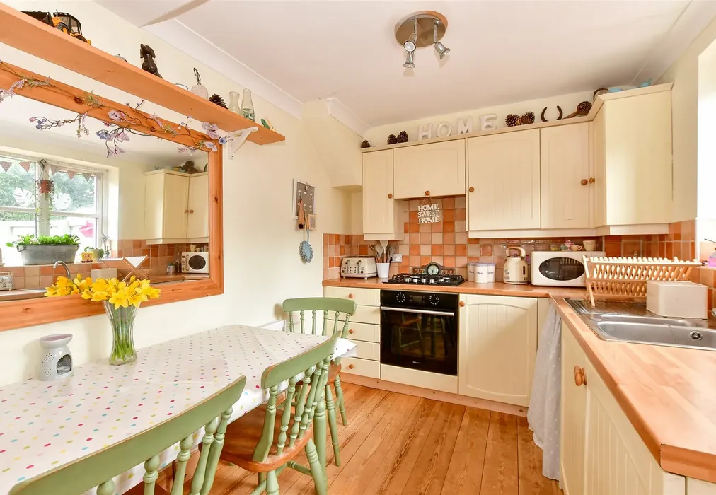 Kitchen - Bartletts Close, Newchurch, Sandown, Isle of Wight - Wards of Kent