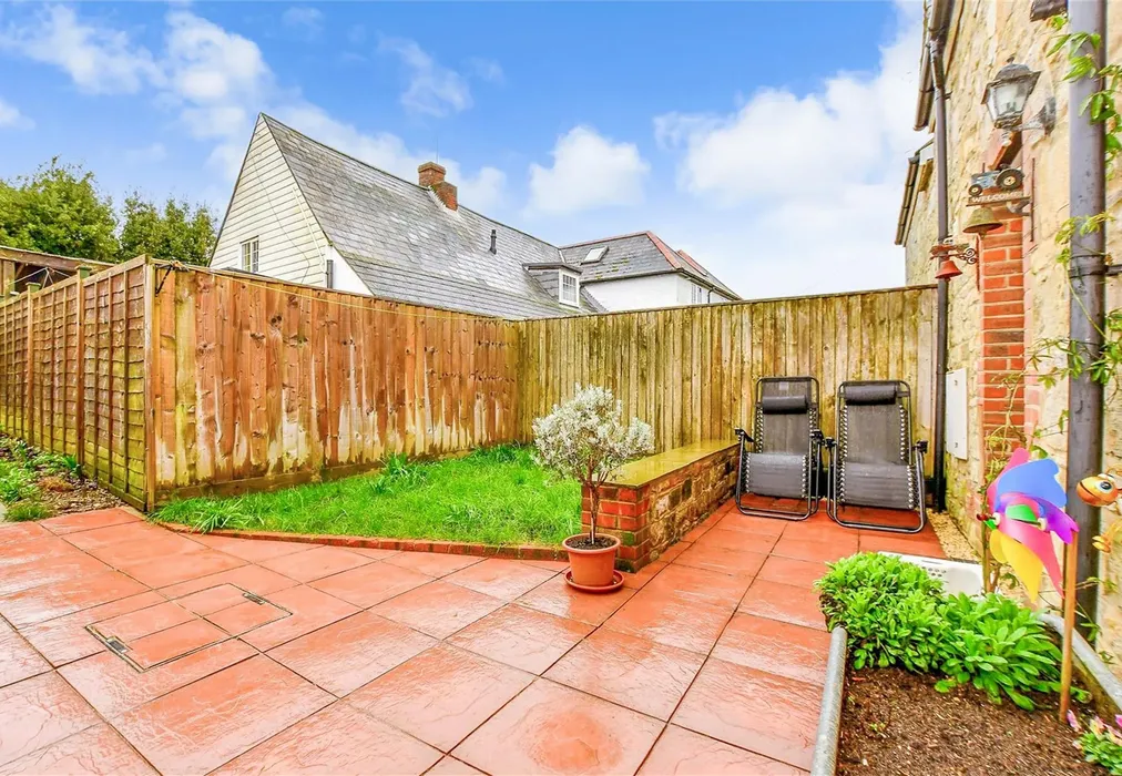 Rear Garden - Bartletts Close, Newchurch, Sandown, Isle of Wight - Wards of Kent