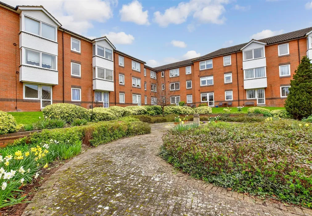 Communal Gardens - Fentiman Way, Hornchurch, Essex - Wards of Kent