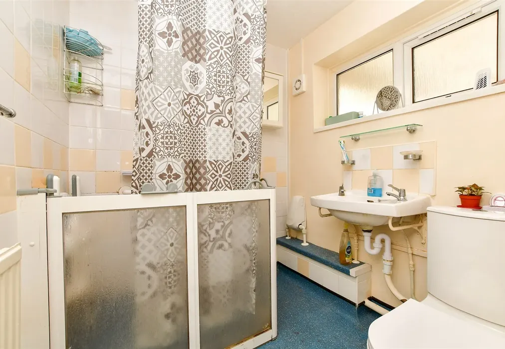 Shower Room - Paddockhurst Road, Gossops Green, Crawley, West Sussex - Wards of Kent