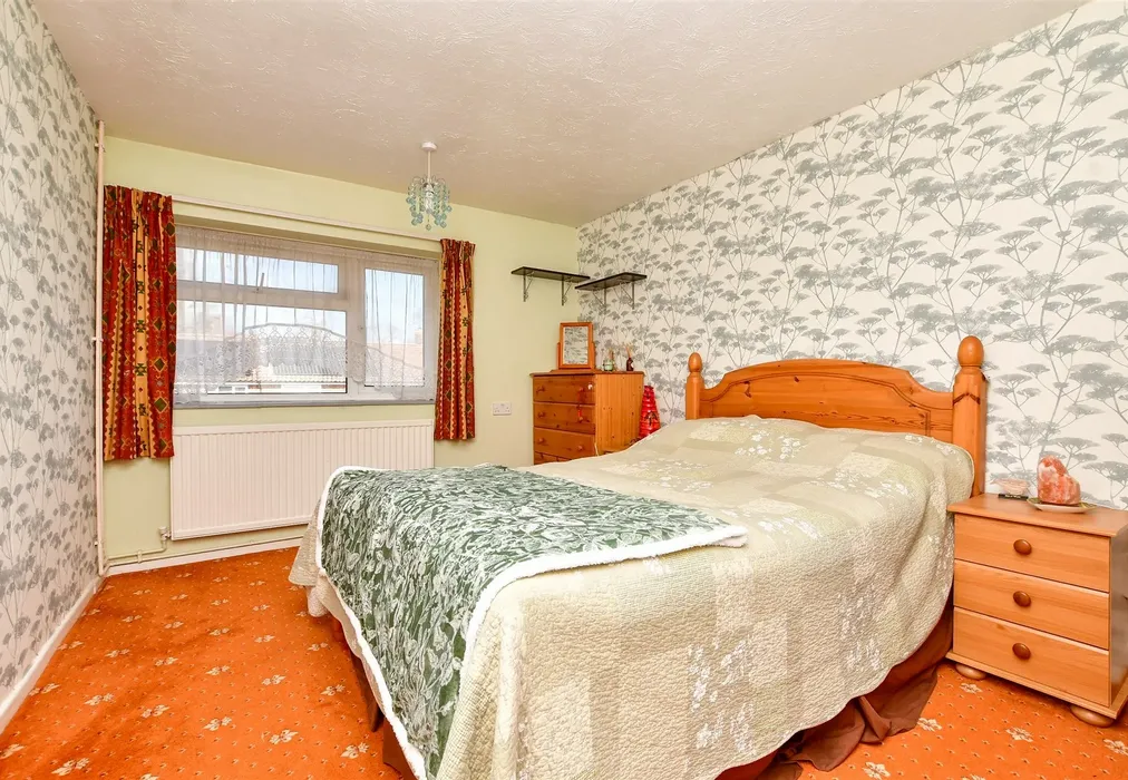 Bedroom - Paddockhurst Road, Gossops Green, Crawley, West Sussex - Wards of Kent