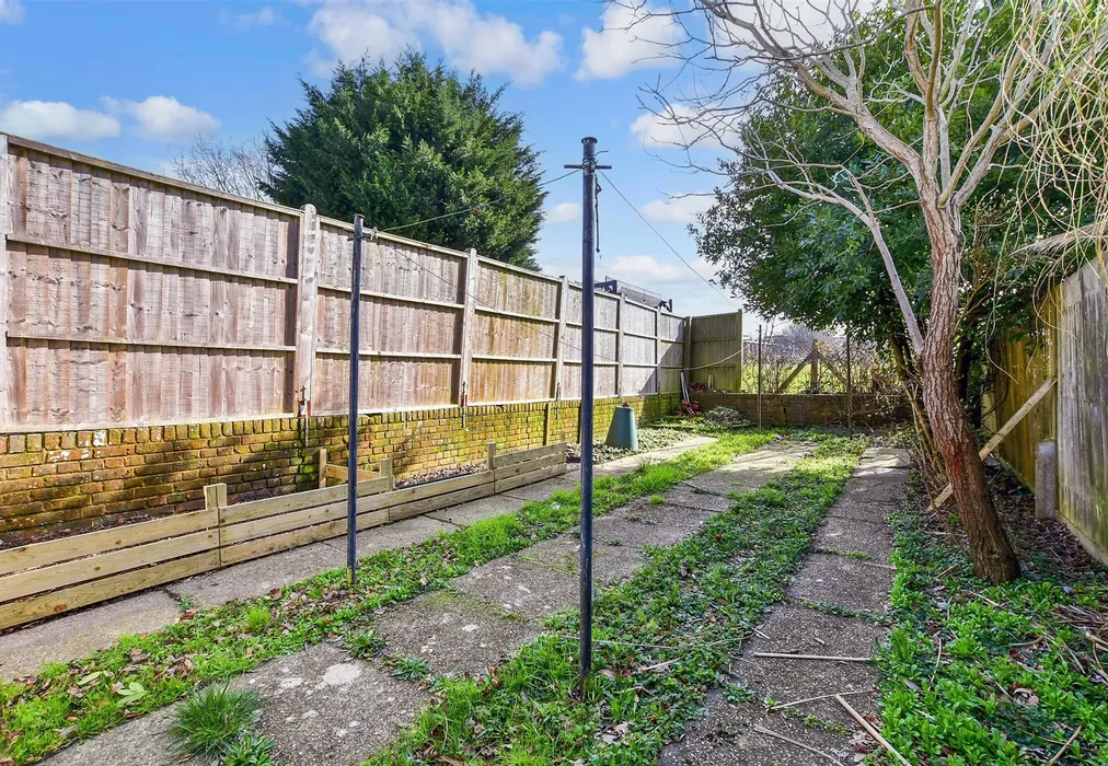 Rear Garden - Paddockhurst Road, Gossops Green, Crawley, West Sussex - Wards of Kent