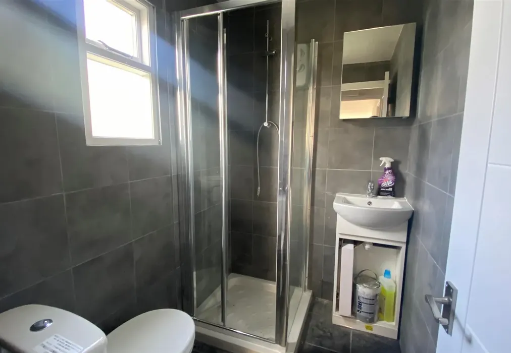 Shower Room - Fourth Avenue, Eastchurch, Sheerness, Kent - Wards of Kent