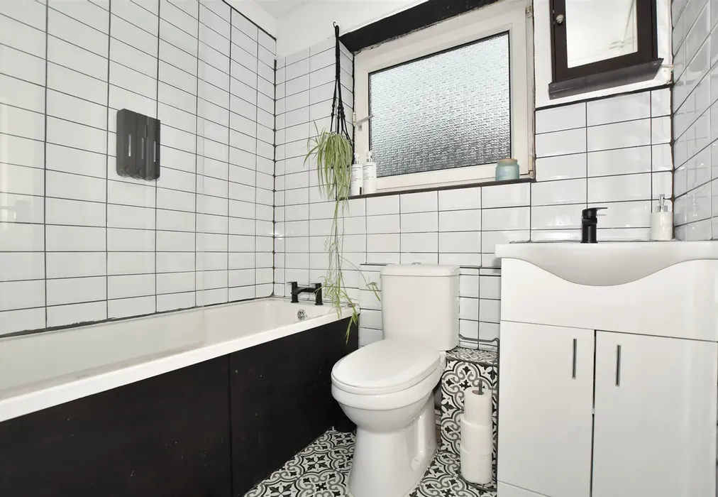 Bathroom - Folkestone Road, Dover, Kent - Wards of Kent