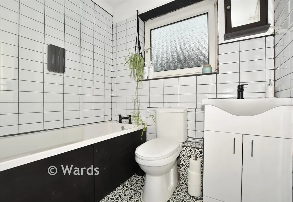 Bathroom - Folkestone Road, Dover, Kent - Wards of Kent