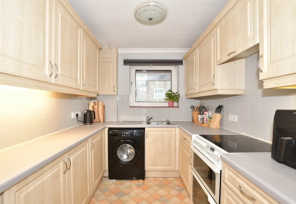 Kitchen - Folkestone Road, Dover, Kent - Wards of Kent