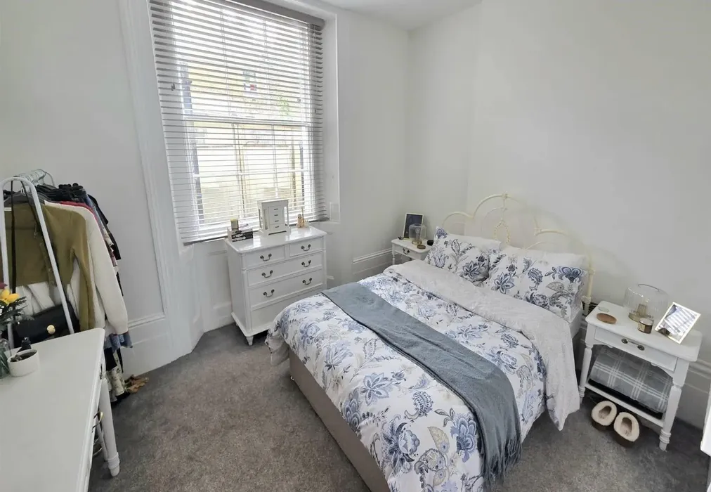 Bedroom 1 - St. George's Terrace, Herne Bay, Kent - Wards of Kent