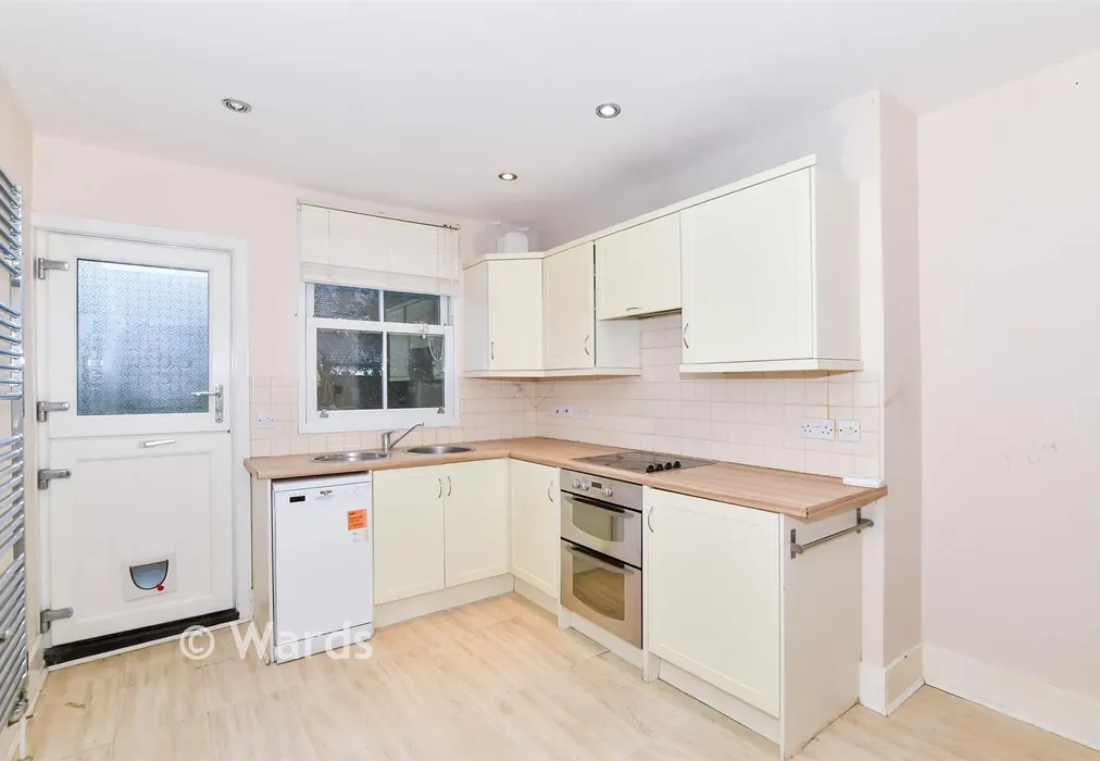 Kitchen - Dover Street, Barming, Maidstone, Kent - Wards of Kent