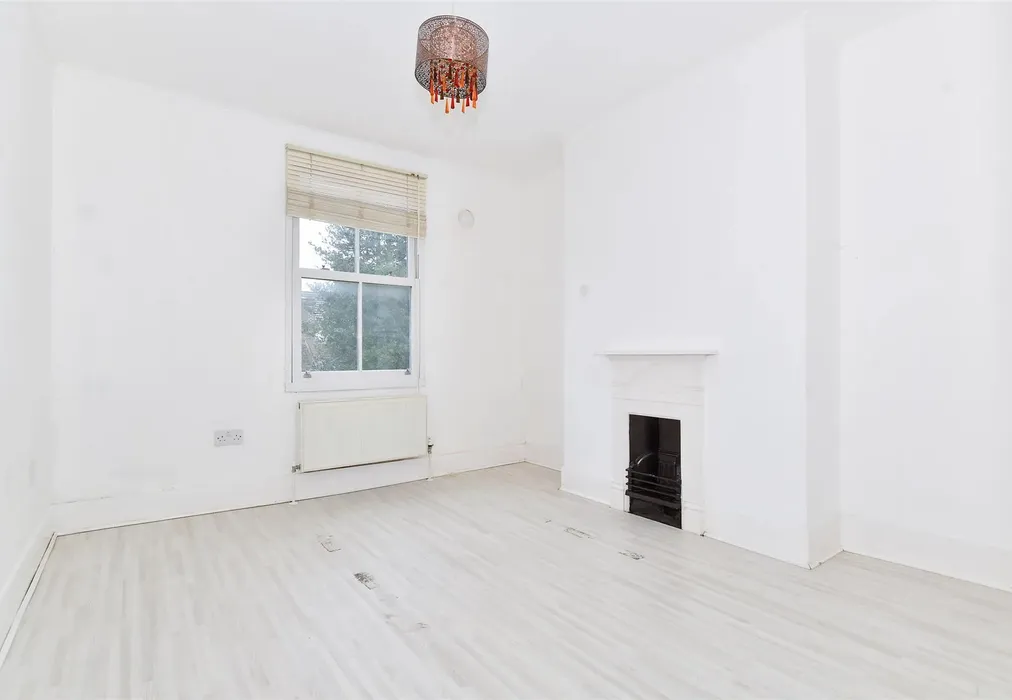 Bedroom 1 - Dover Street, Barming, Maidstone, Kent - Wards of Kent