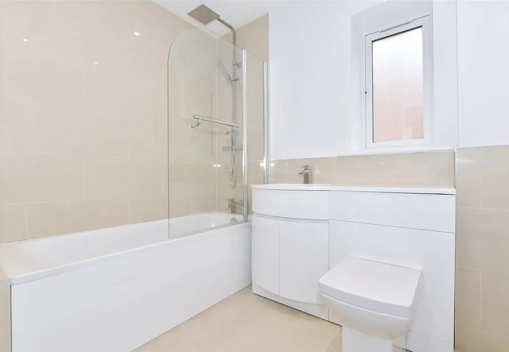 Bathroom - School Approach, Teapot Lane, Aylesford, Kent - Wards of Kent