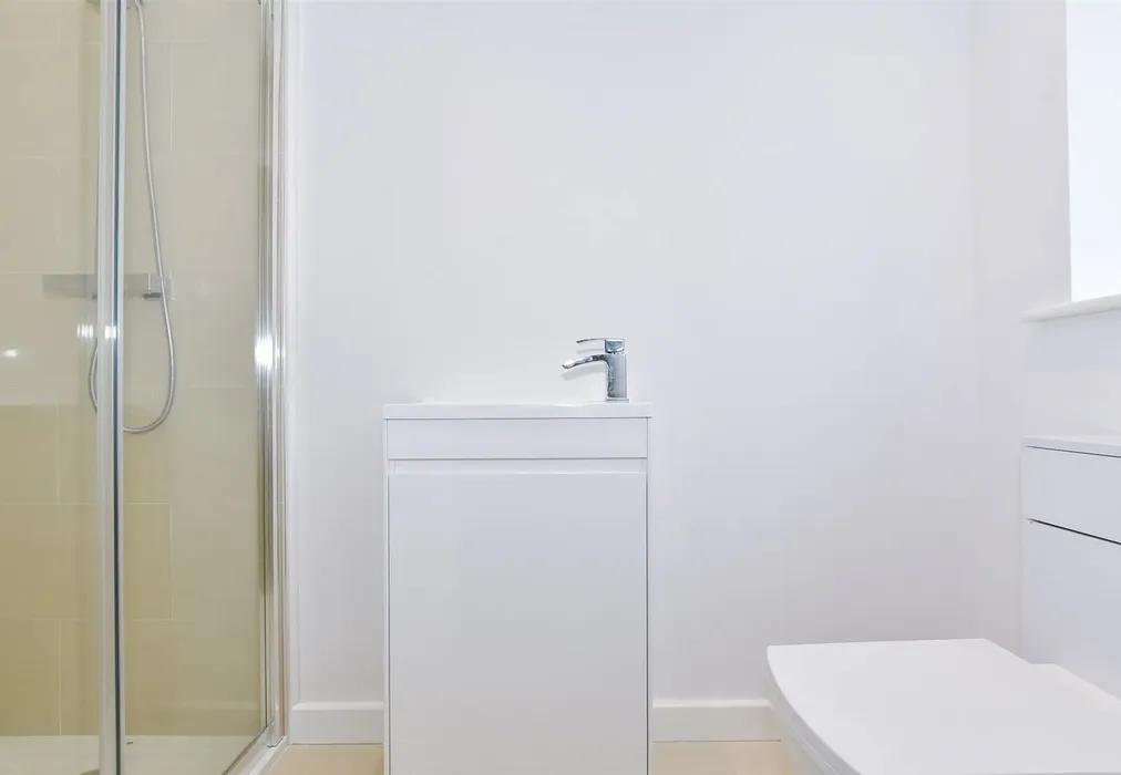En-Suite Shower Room - School Approach, Teapot Lane, Aylesford, Kent - Wards of Kent