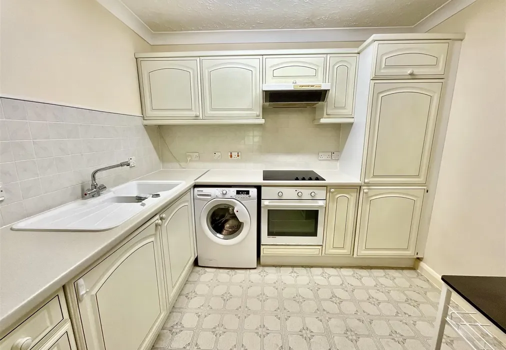 Kitchen - Reigate Hill, Reigate, Surrey - Wards of Kent