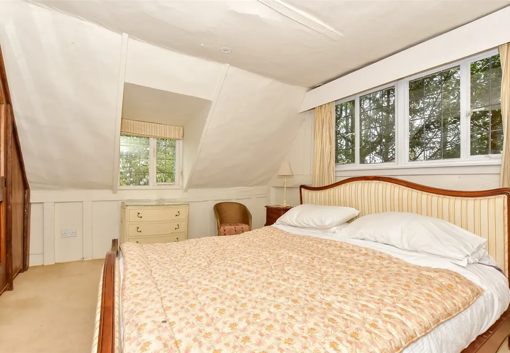 Bedroom 1 - Padbrook Lane, Preston, Canterbury, Kent - Wards of Kent