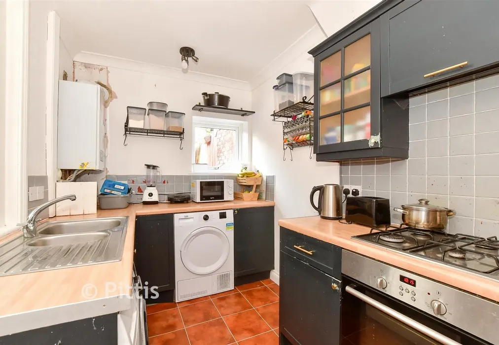 Kitchen - Daniel Street, Ryde, Isle of Wight - Wards of Kent