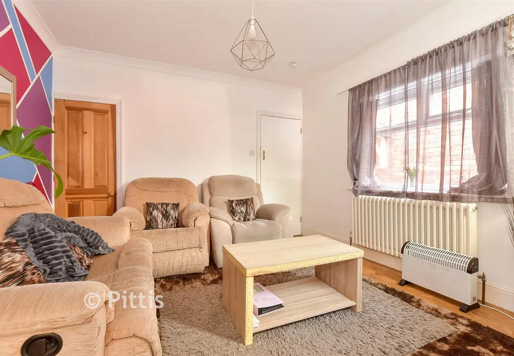 Dining Room - Daniel Street, Ryde, Isle of Wight - Wards of Kent
